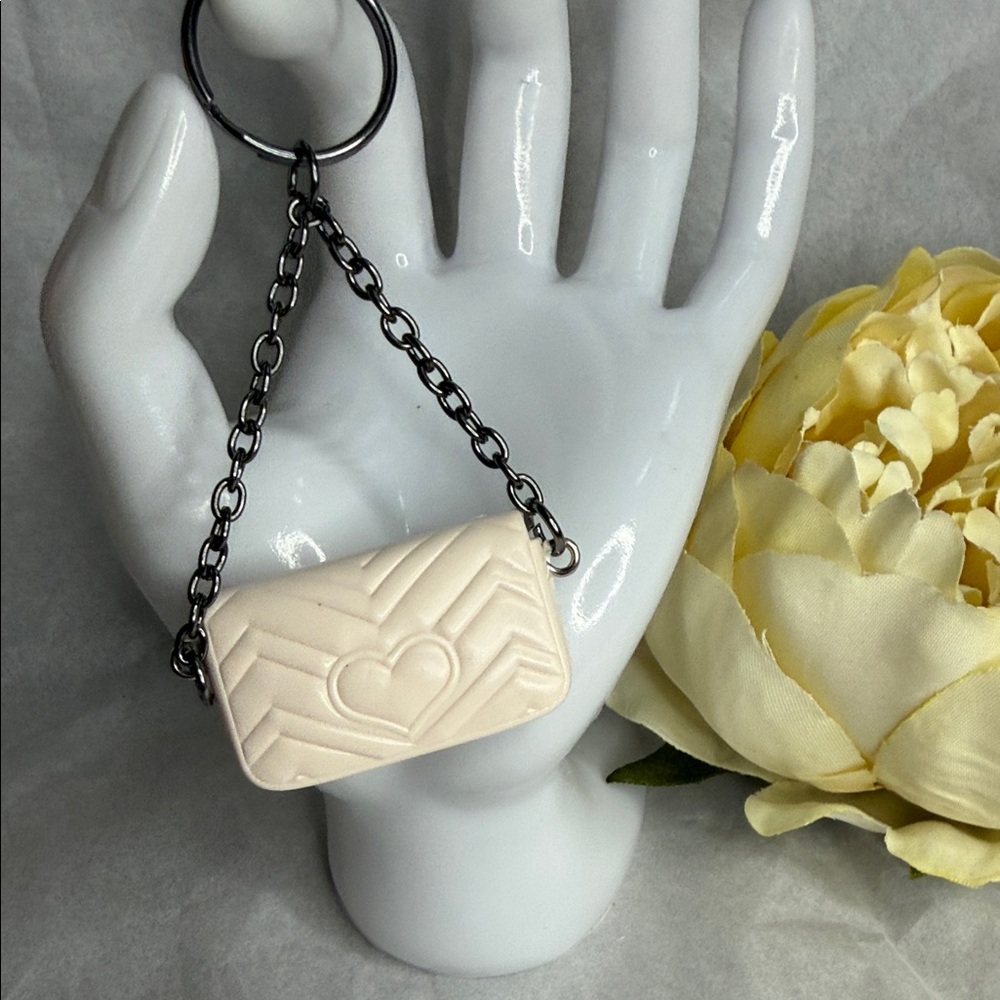 Elegant Cream Key Holder - Picture 2 of 2